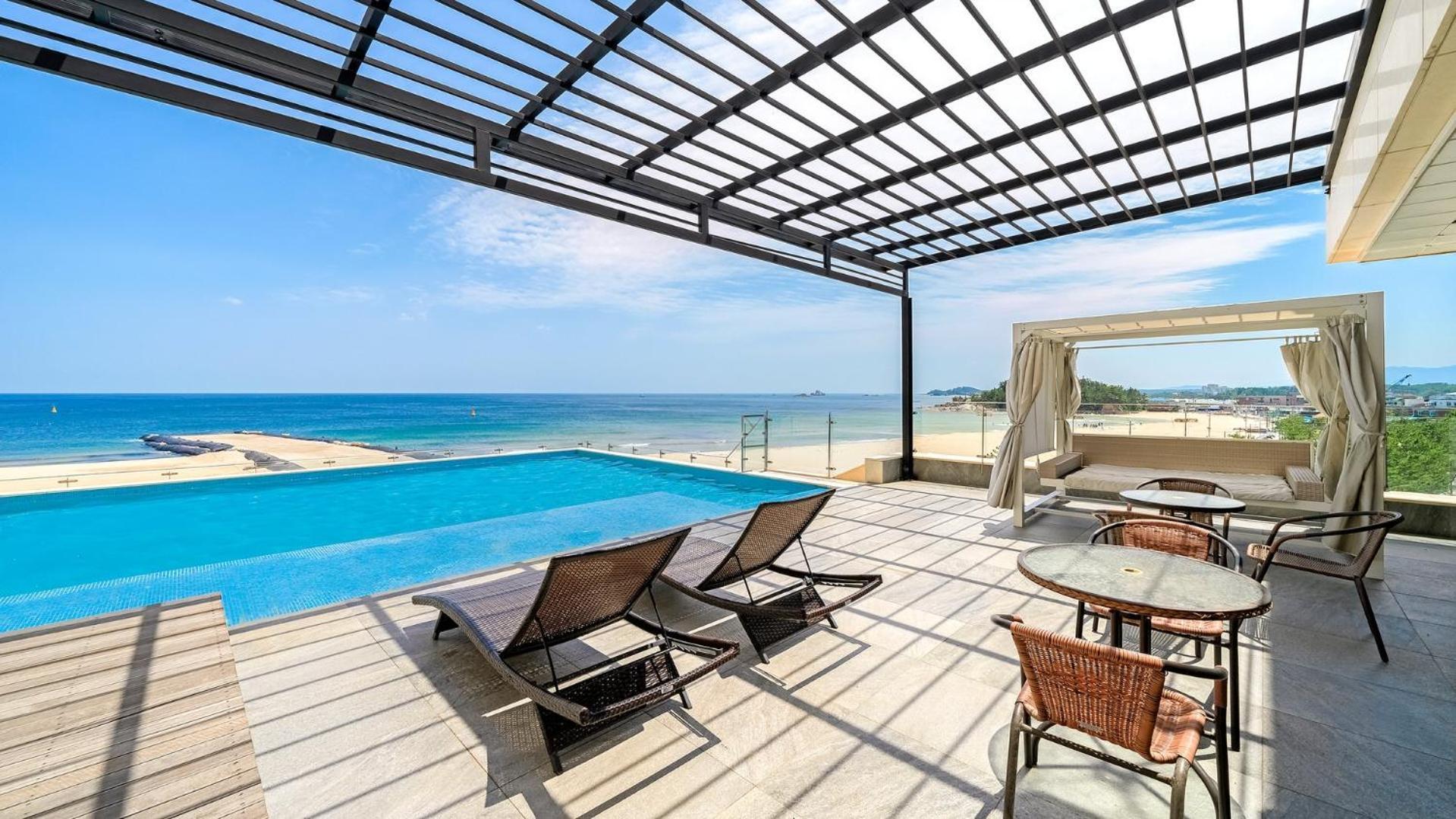 Goseong Moneblue Pension Экстерьер фото