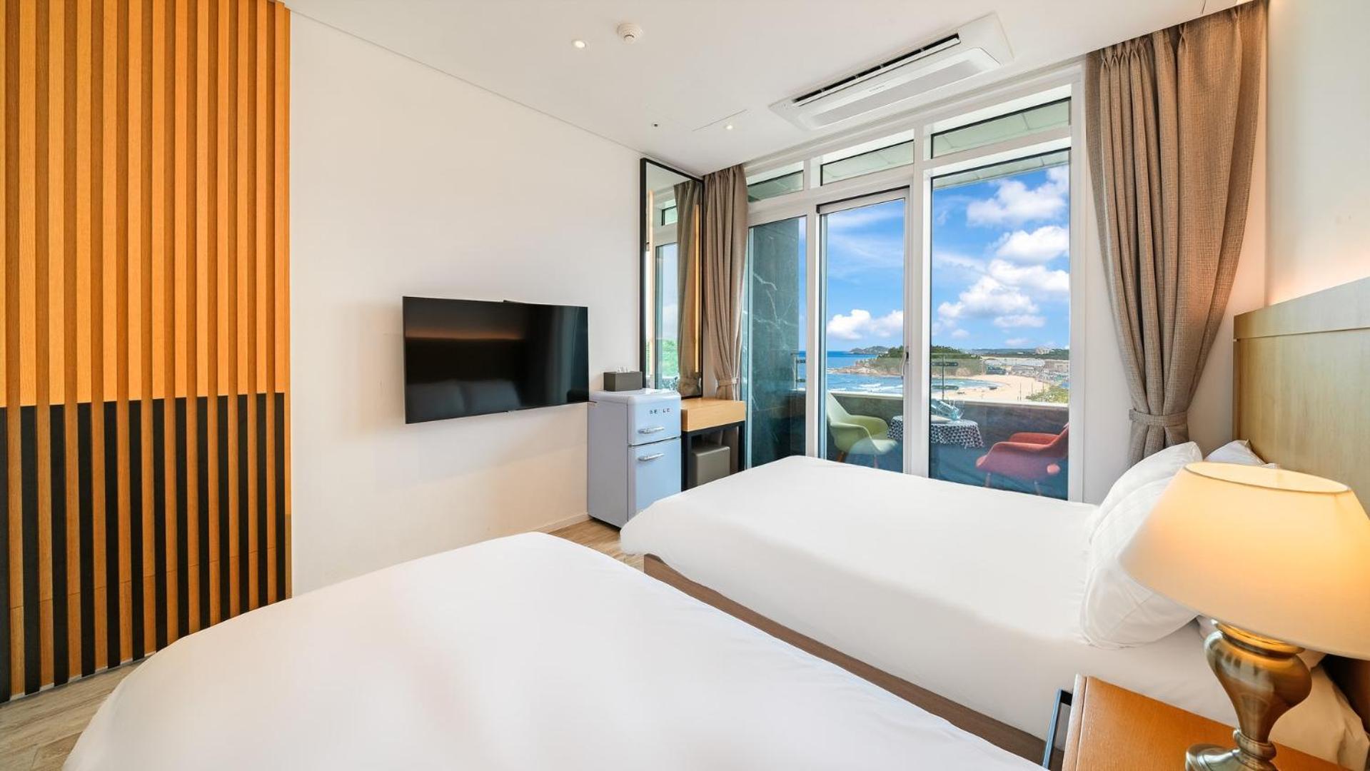 Goseong Moneblue Pension Экстерьер фото